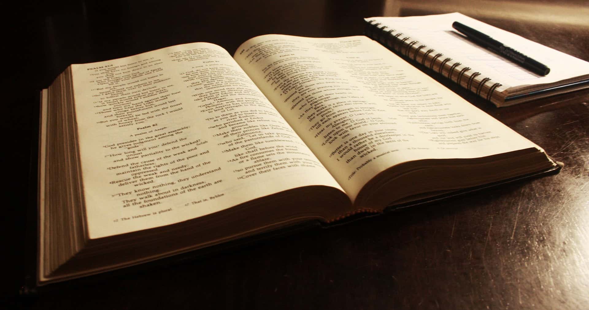 When You Should and Should Not Use A Bible Commentary